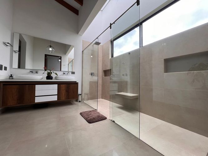 Casa de 4 alcobas en venta en Guamito, La Ceja, 375 m² · foto 12 de 15