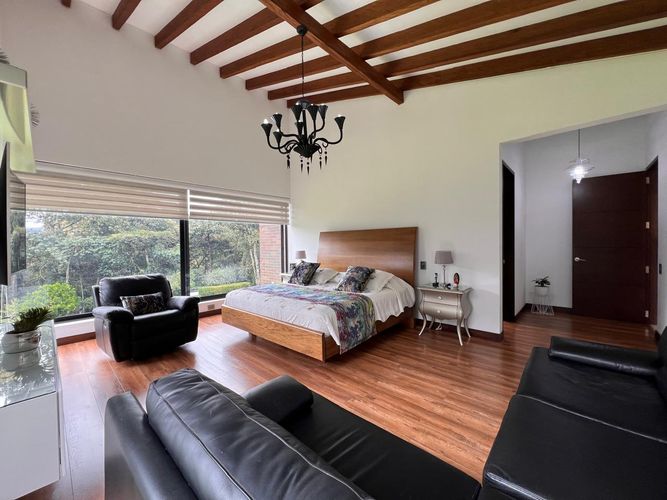 Casa de 4 alcobas en venta en Guamito, La Ceja, 375 m² · foto 10 de 15