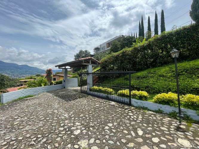 Casa de 4 alcobas en venta en Loma De La Doctora, Sabaneta, 170 m² · foto 2 de 13