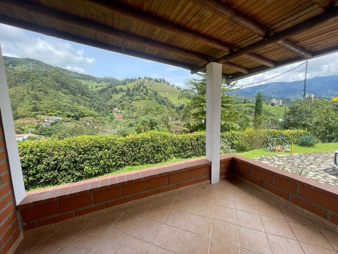 Casa de 4 alcobas en venta en Loma De La Doctora, Sabaneta, 170 m² · foto 3 de 13