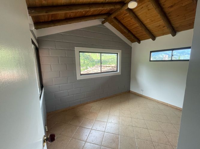 Casa de 4 alcobas en venta en Loma De La Doctora, Sabaneta, 170 m² · foto 11 de 13