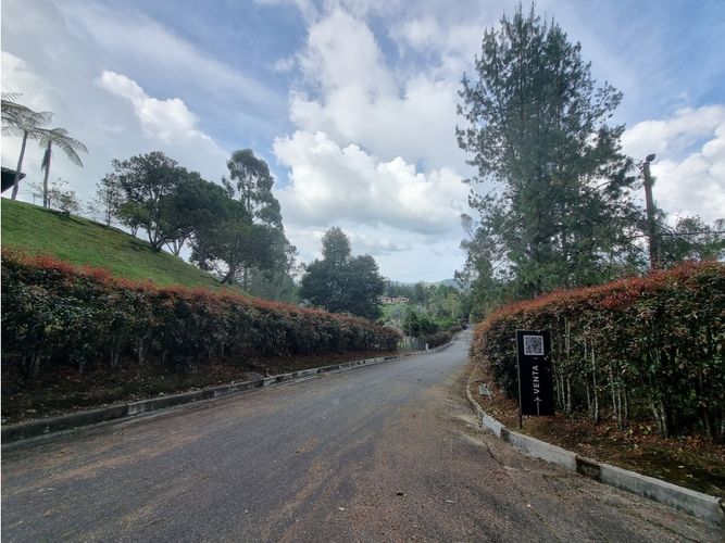 Lote en venta en Loma Del Escobero, Envigado, 4476 m² · foto 2 de 10