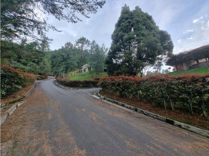 Lote en venta en Loma Del Escobero, Envigado, 4476 m² · foto 5 de 10
