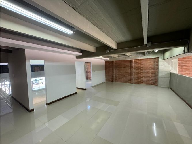 Oficina en arriendo en Shellmar, Medellín, 277 m² · foto 2 de 8