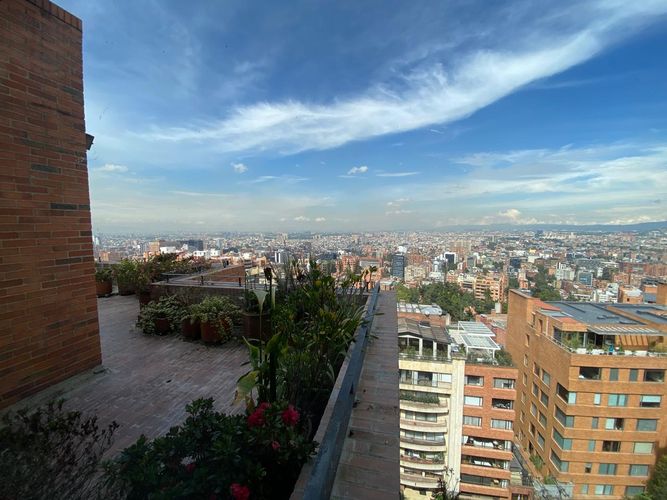 Apartamento de 3 alcobas en venta en Los Rosales, Bogotá, 439 m² · foto 14 de 22