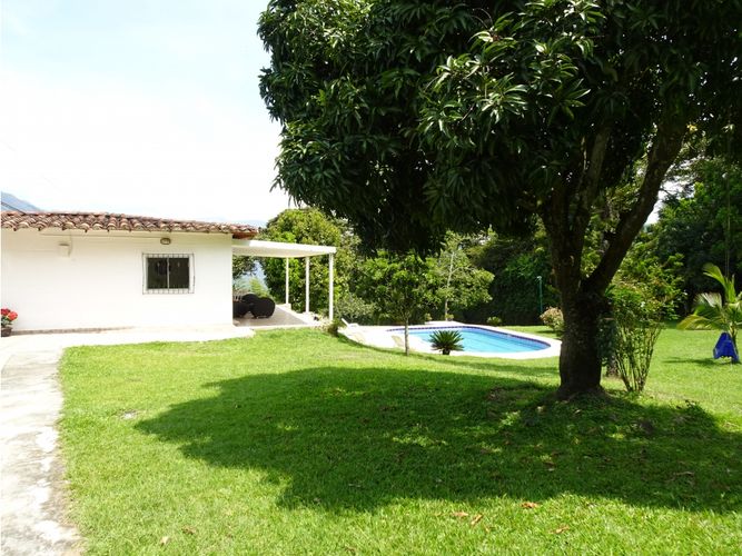 Finca en venta en Curbata, Copacabana, 715 m² · foto 2 de 11