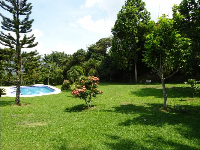Finca en venta en Curbata, Copacabana, 715 m² · foto 3 de 11