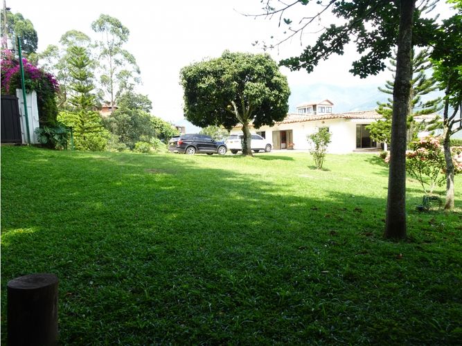 Finca en venta en Curbata, Copacabana, 715 m² · foto 4 de 11