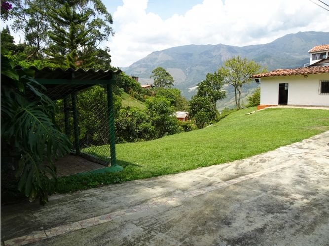 Finca en venta en Curbata, Copacabana, 715 m² · foto 5 de 11