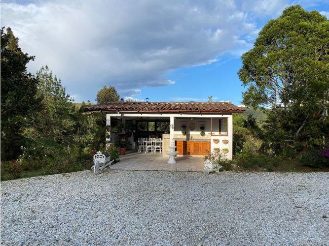 Casa de 4 alcobas en venta en Vía Las Palmas, El Retiro, 300 m² · foto 23 de 24