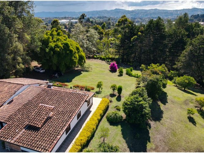 Finca en venta en Chaparral, Guarne, 380 m² · foto 2 de 20