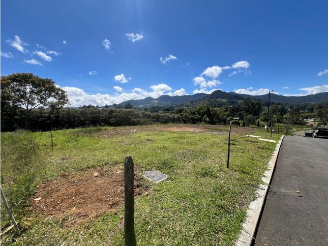 Lote en venta en La Ceja, 2573 m² · foto 2 de 14