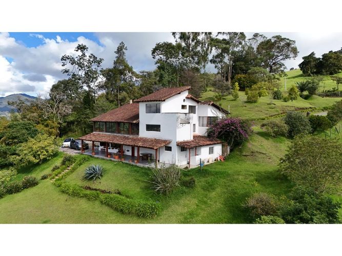Finca en venta en Lomitas, La Ceja, 600 m² · foto 2 de 19