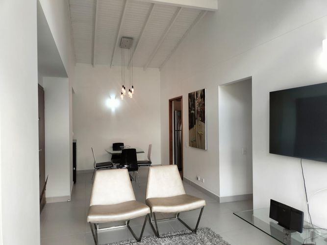 Apartamento de 2 alcobas en arriendo en El Poblado, Medellín, 94 m² · foto 2 de 15