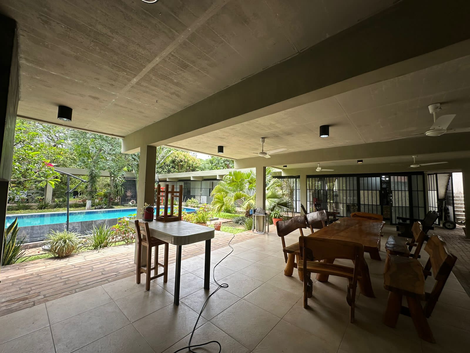 EN VENTA AMPLIA RESIDENCIA EN SAN BERNARDINO ZONA CENTRO — foto 2