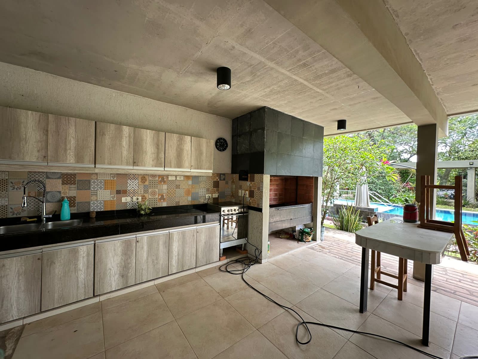 EN VENTA AMPLIA RESIDENCIA EN SAN BERNARDINO ZONA CENTRO — foto 3