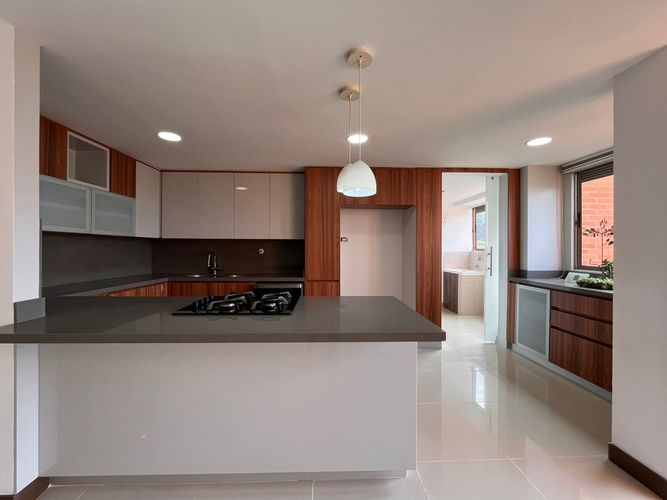 Apartamento de 3 alcobas en arriendo en San Lucas, Medellín, 164 m² · foto 10 de 20