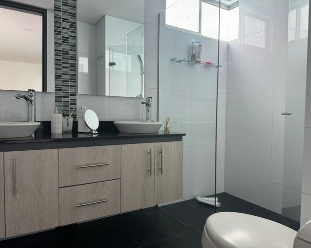 Apartamento de 3 alcobas en venta en El Poblado, Medellín, 139 m² · foto 9 de 10