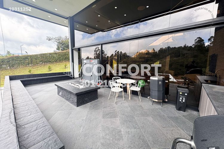 Casa de 6 alcobas en venta en Las Palmas, Envigado, 721 m² · foto 8 de 24