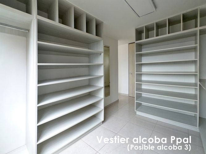 Apartamento de 2 alcobas en venta en Loma De Los Bernal, Medellín, 98 m² · foto 13 de 16
