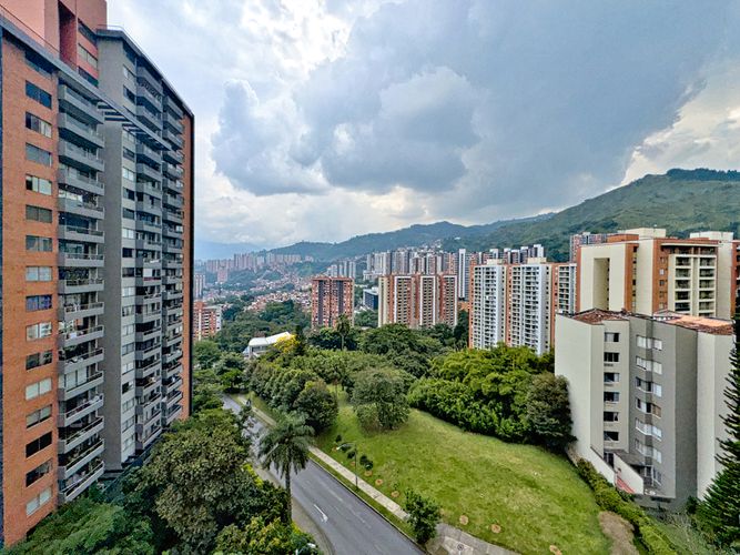 Apartamento de 2 alcobas en venta en Loma De Los Bernal, Medellín, 98 m² · foto 16 de 16