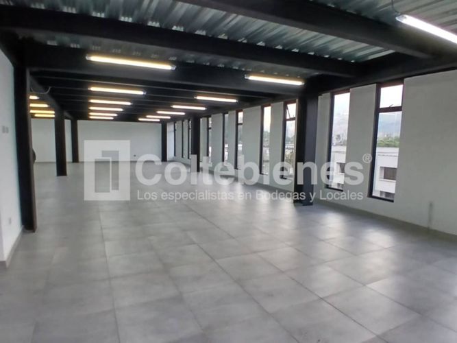 Local en arriendo en El Poblado, Medellín, 205 m² · foto 2 de 11