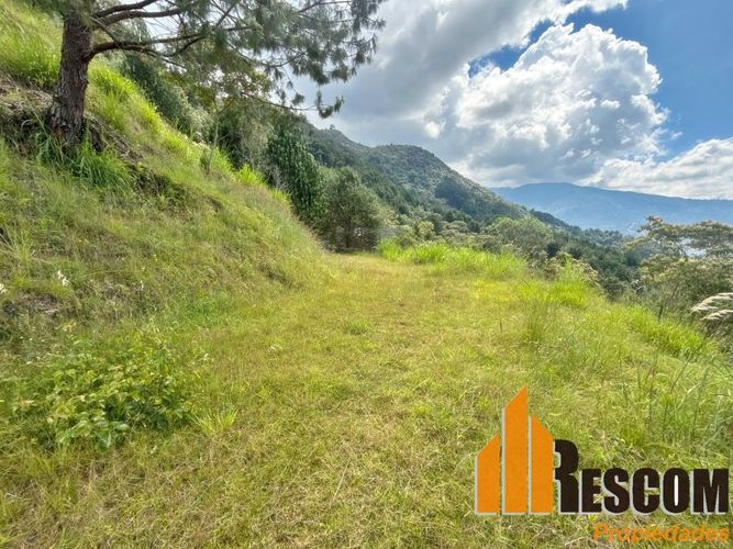 Lote en venta en Las Palmas, Envigado, 2865 m² · foto 2 de 15