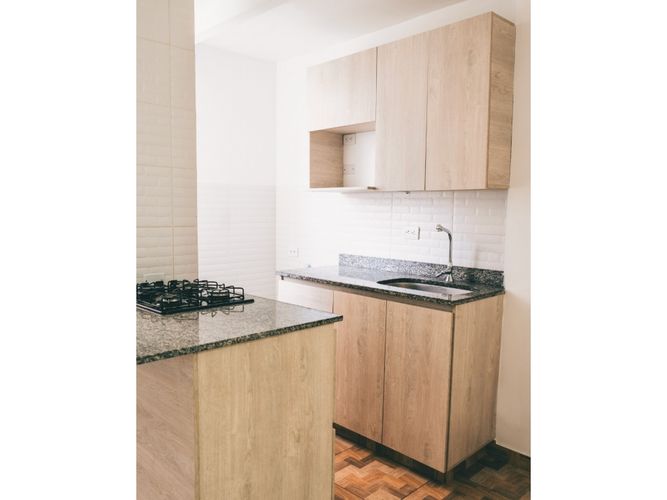 Apartaestudio en venta en Pajarito, Medellín, 30 m² · foto 2 de 11
