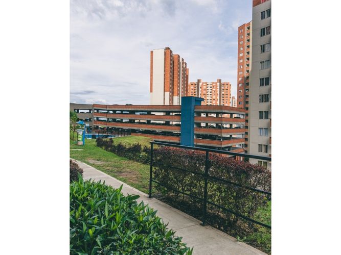 Apartaestudio en venta en Pajarito, Medellín, 30 m² · foto 8 de 11