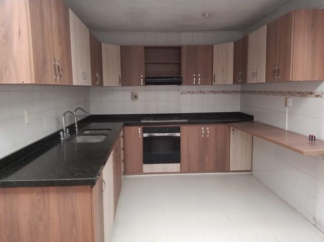 Casa en venta en Los Pinos, Bucaramanga, 263 m² · foto 3 de 24