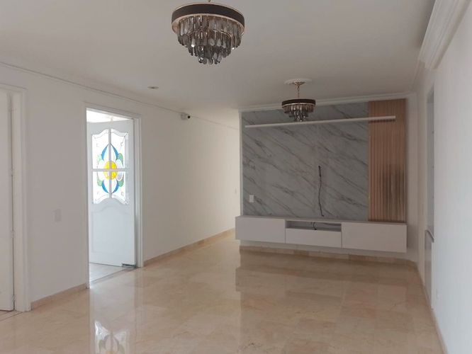 Apartamento de 4 alcobas en arriendo en Laureles, Medellín, 150 m² · foto 2 de 18