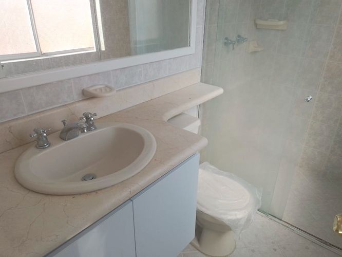 Apartamento de 4 alcobas en arriendo en Laureles, Medellín, 150 m² · foto 17 de 18