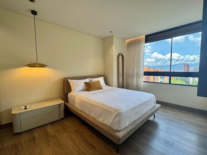 Apartamento de 3 alcobas en arriendo en El Poblado, Medellín, 160 m² · foto 4 de 15
