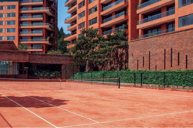 Apartamento de 3 alcobas en venta en Santa Barbara, Bogotá, 333 m² · foto 2 de 10
