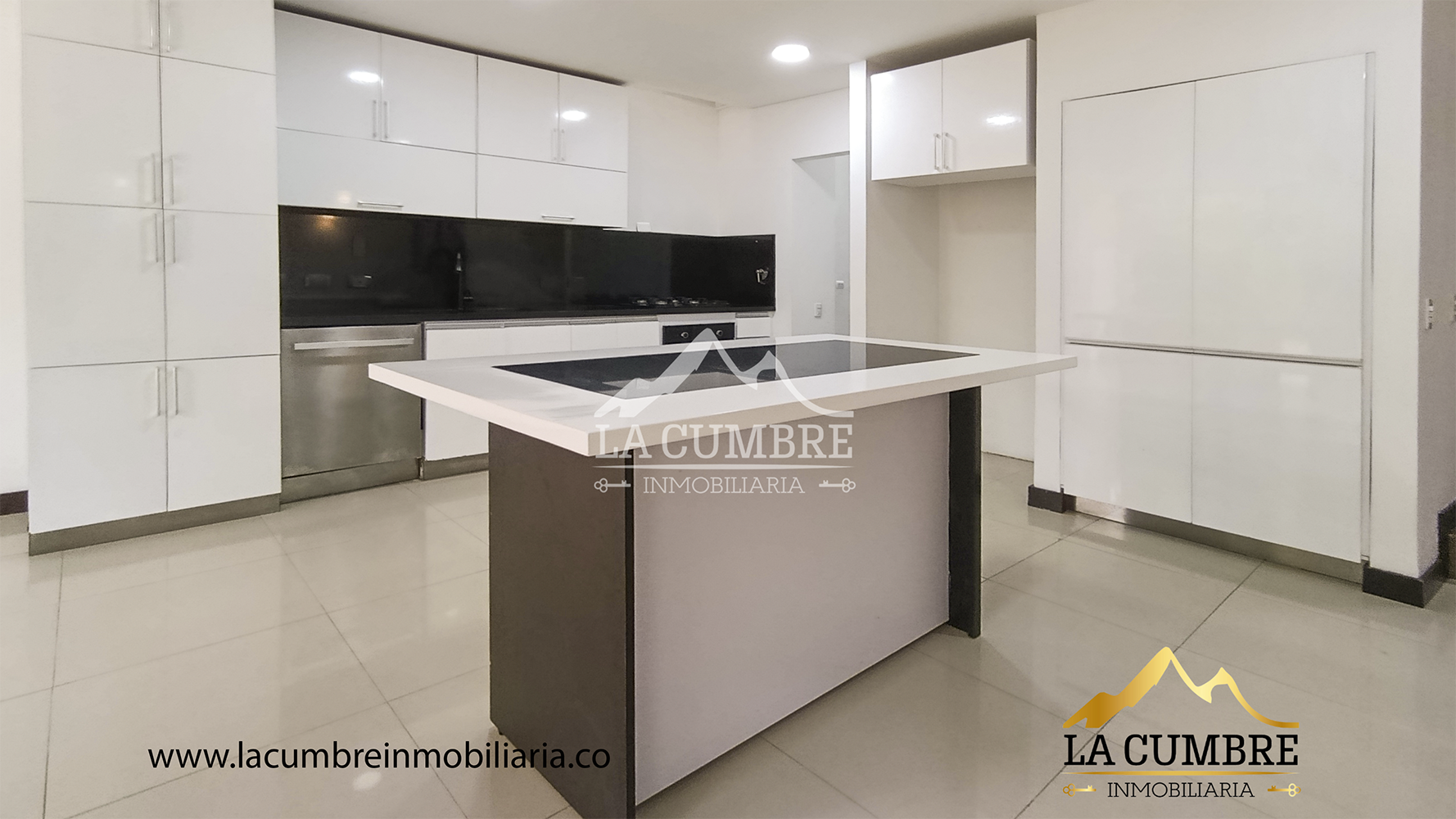 3BR House in Loma del Esmeraldal (245 m²) - 3