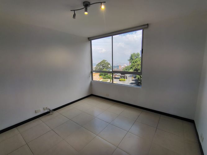 Apartamento de 2 alcobas en arriendo en Los Naranjos, Medellín, 74 m² · foto 7 de 13
