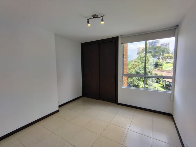 Apartamento de 2 alcobas en arriendo en Los Naranjos, Medellín, 74 m² · foto 8 de 13