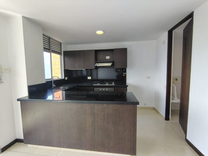 Apartamento de 2 alcobas en arriendo en Los Naranjos, Medellín, 74 m² · foto 6 de 13