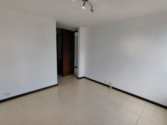 Apartamento de 2 alcobas en arriendo en Los Naranjos, Medellín, 74 m² · foto 11 de 13