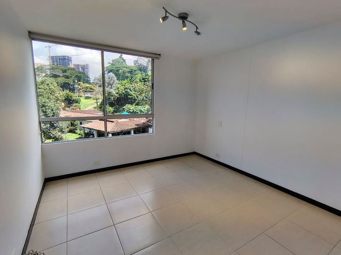 Apartamento de 2 alcobas en arriendo en Los Naranjos, Medellín, 74 m² · foto 12 de 13