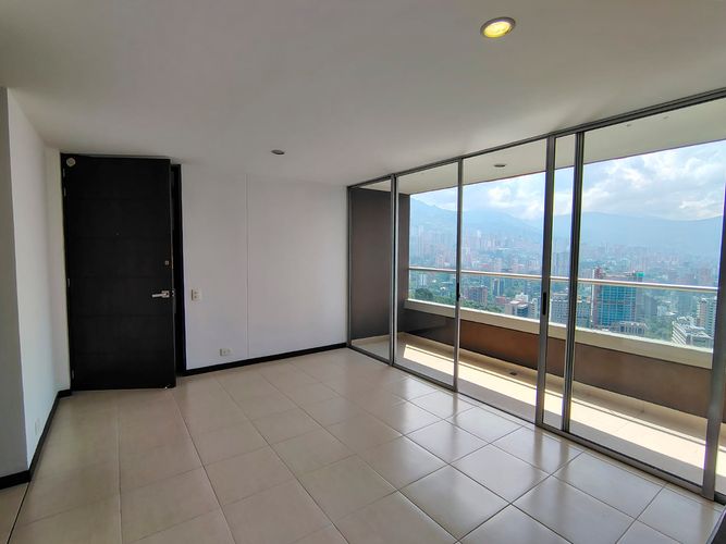 Apartamento de 2 alcobas en arriendo en Los Naranjos, Medellín, 74 m² · foto 2 de 13