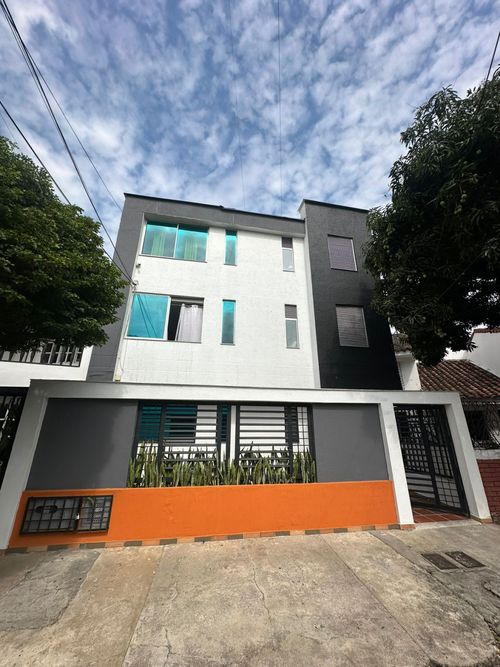 Edificio en venta en Nueva Tequendama, Cali, 420 m² · foto 2 de 11