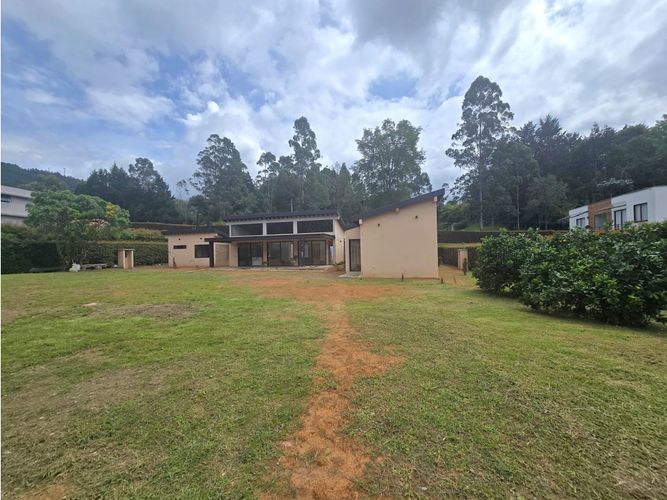 Casa de 3 alcobas en venta en La Clara, Guarne, 350 m² · foto 19 de 24