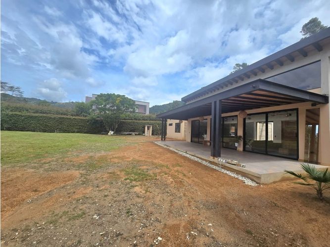 Casa de 3 alcobas en venta en La Clara, Guarne, 350 m² · foto 21 de 24