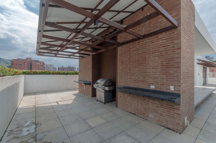 Apartamento de 3 alcobas en venta en Santa Teresita, Cali, 250 m² · foto 2 de 19