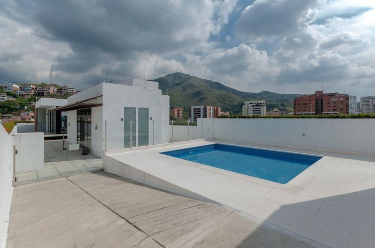 Apartamento de 3 alcobas en venta en Santa Teresita, Cali, 250 m² · foto 18 de 19