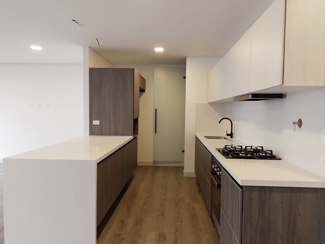 Apartamento de 3 alcobas en arriendo en Los Naranjos, Medellín, 156 m² · foto 2 de 19