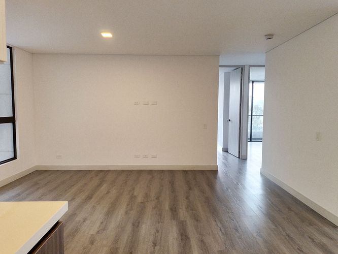 Apartamento de 3 alcobas en arriendo en Los Naranjos, Medellín, 156 m² · foto 4 de 19