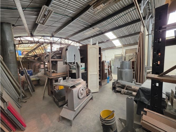 Bodega en venta en La America, Medellín, 400 m² · foto 11 de 12