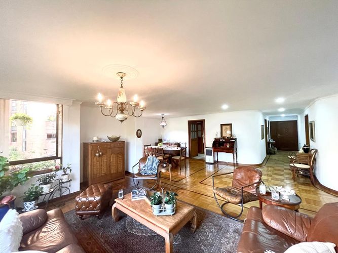 Apartamento de 2 alcobas en venta en Vizcaya, Medellín, 172 m² · foto 2 de 12